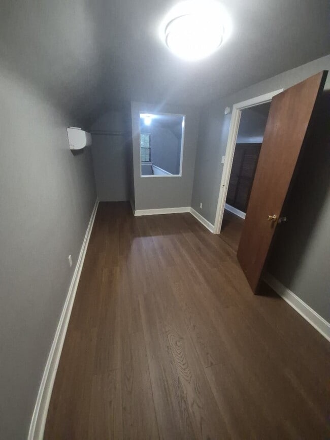 Building Photo - 823 Overlook Ave