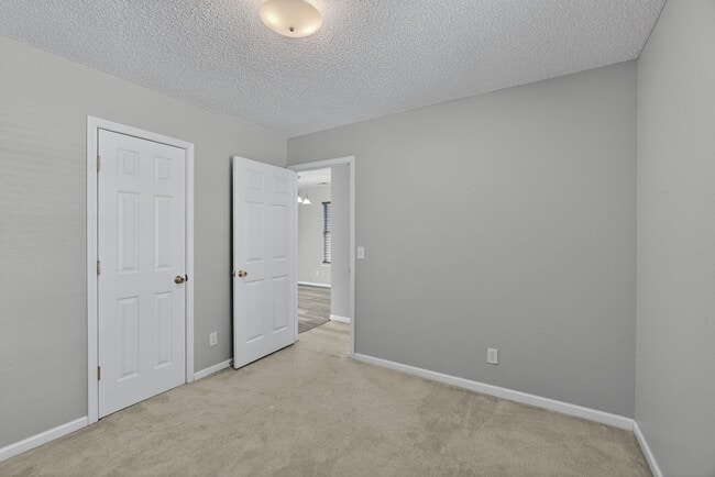 Building Photo - 3 Bedroom 2 Bathroom Single-family home in Port Wentworth - close to Savannah Airport, Savannah P...