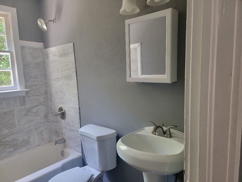 Building Photo - 2306 6th St