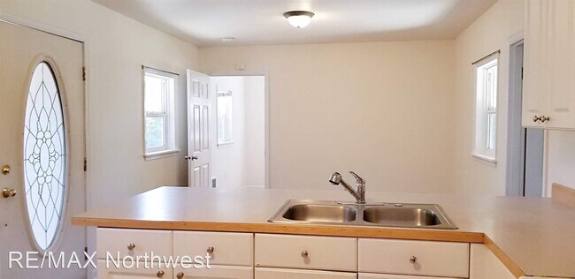 Building Photo - 1 br, 1 bath House - 127 A Plymouth St NW