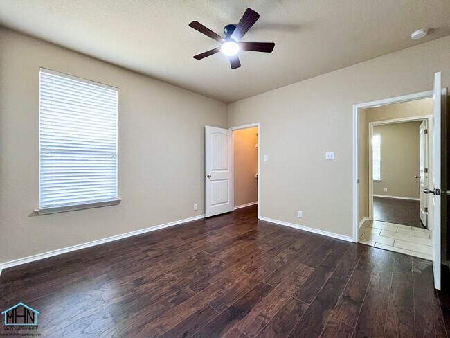 Building Photo - A Stunning 5-Bedroom, 2.5-Bathroom Home in the Heart of San Antonio, Texas!