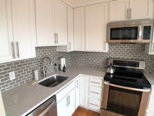 Building Photo - 57 W Cedar St