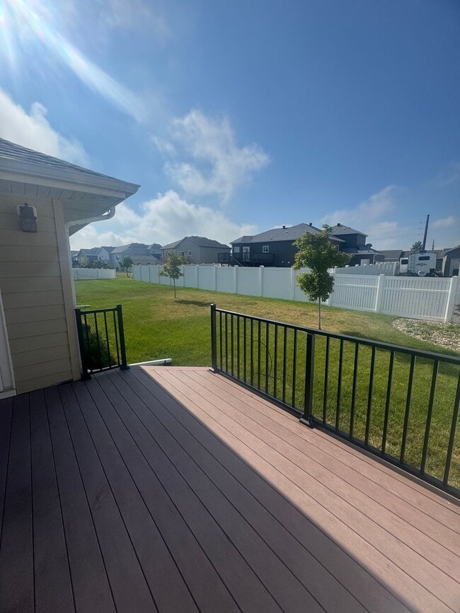 Building Photo - 3 Bedroom Townhome