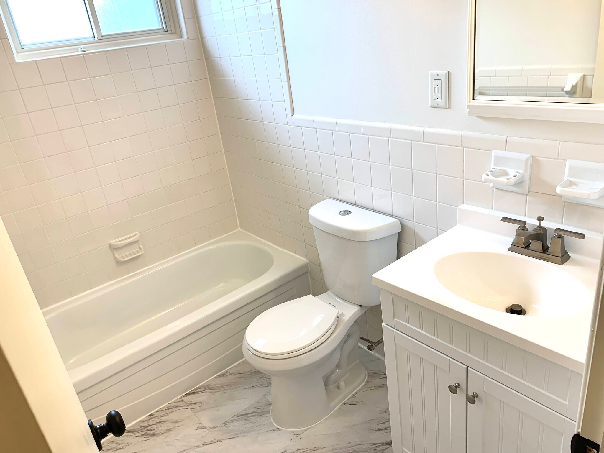 Building Photo - 335 E Lancaster Ave