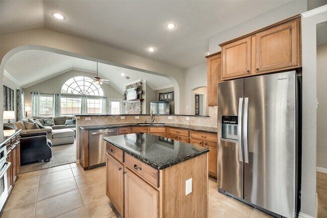 Building Photo - 7044 Bethlehem Dr