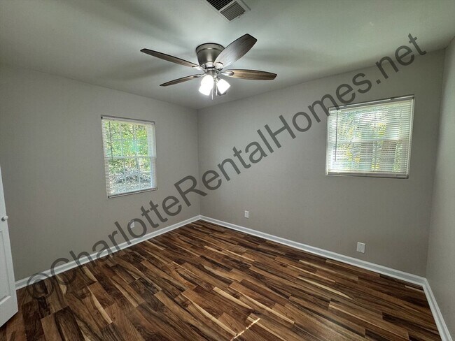 Building Photo - Rocking Chair front porch in Mint Hill!
