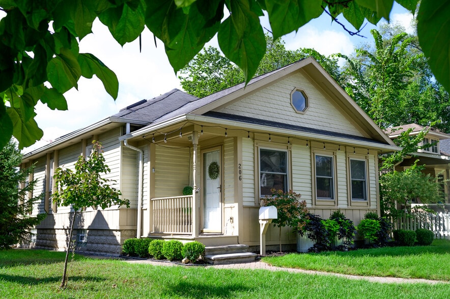 Building Photo - 206 California Ave