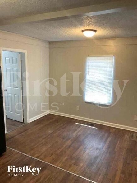 Building Photo - 817 Beechwood Ave SW