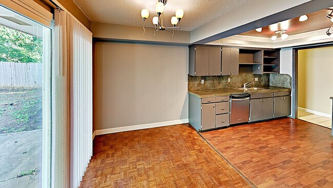 Building Photo - Charming Home In The Village!