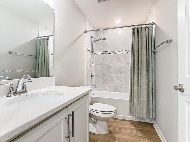 Building Photo - 1060 Cascade Dr