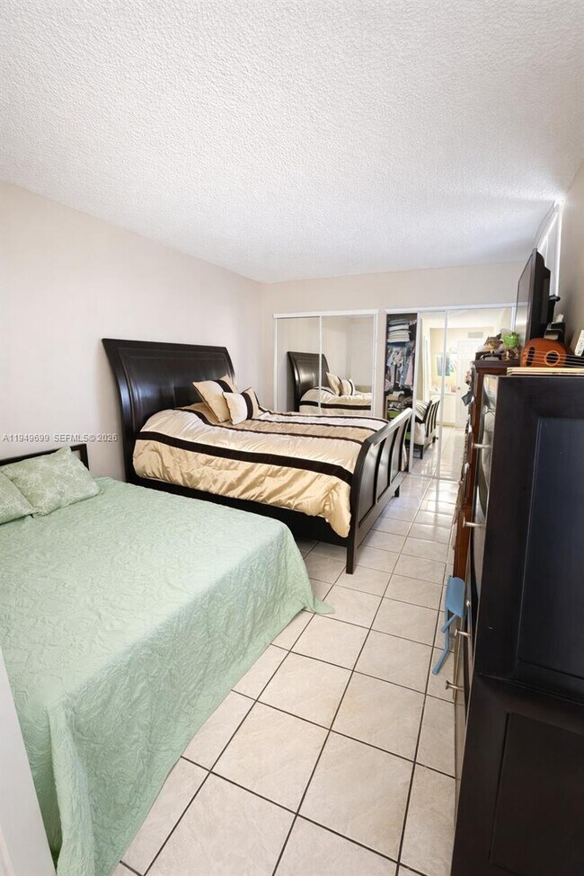 Building Photo - 19805 SW 114th Ave