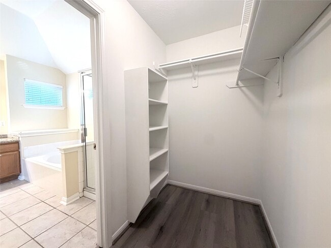 Building Photo - 12211 Meadow Crest Ct