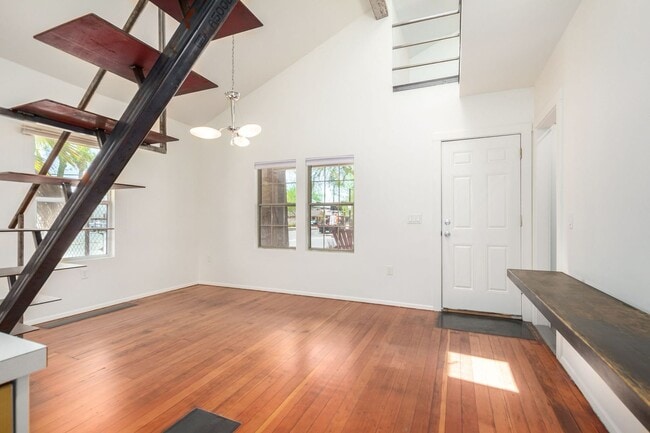Building Photo - Gorgeous Loft near Roosevelt Row!