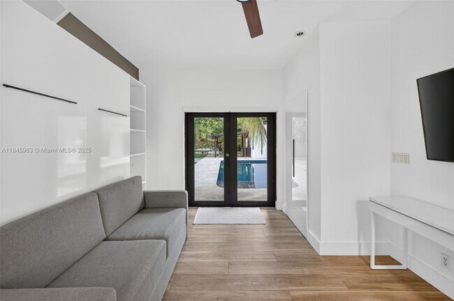 Building Photo - 1511 SW 30th Pl