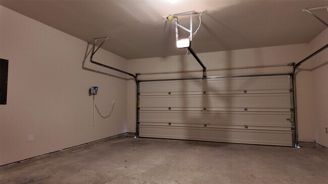 Building Photo - 14190 Granger Pointe Ln