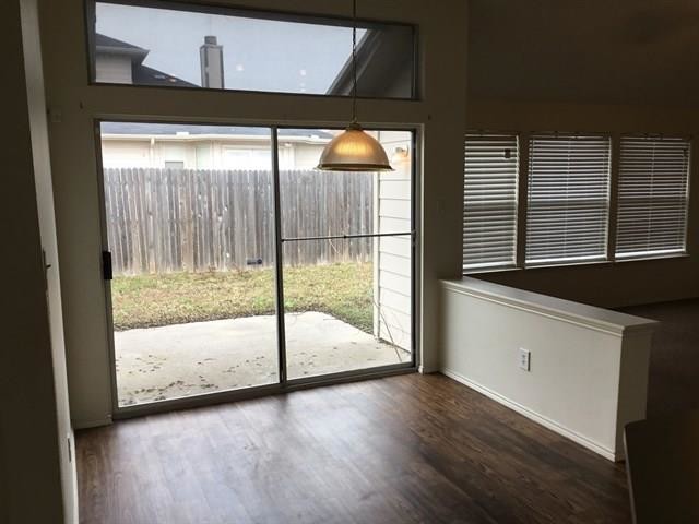 Building Photo - 5628 Creekhollow Dr