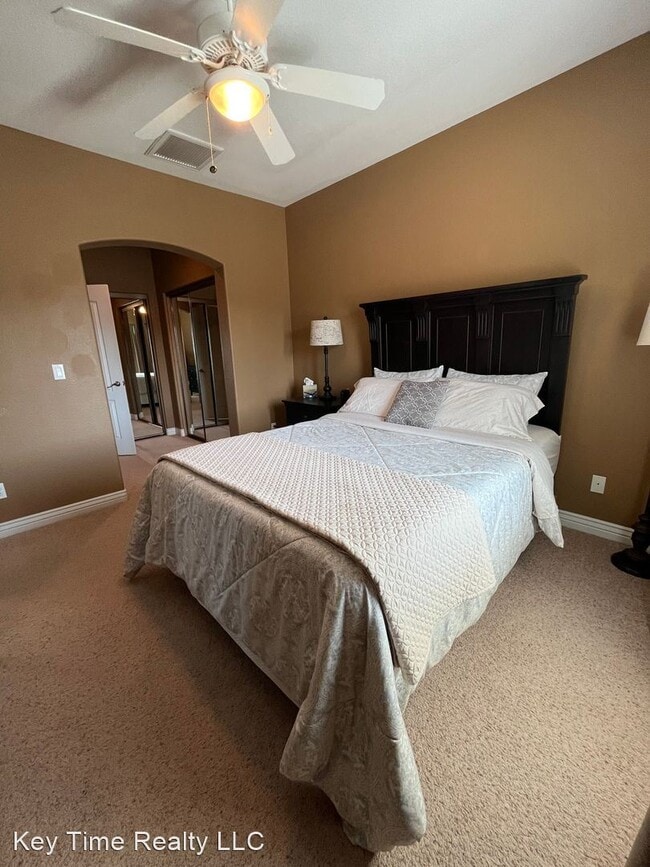 Building Photo - 3 br, 3 bath House - 3575 McCormick Blvd D201