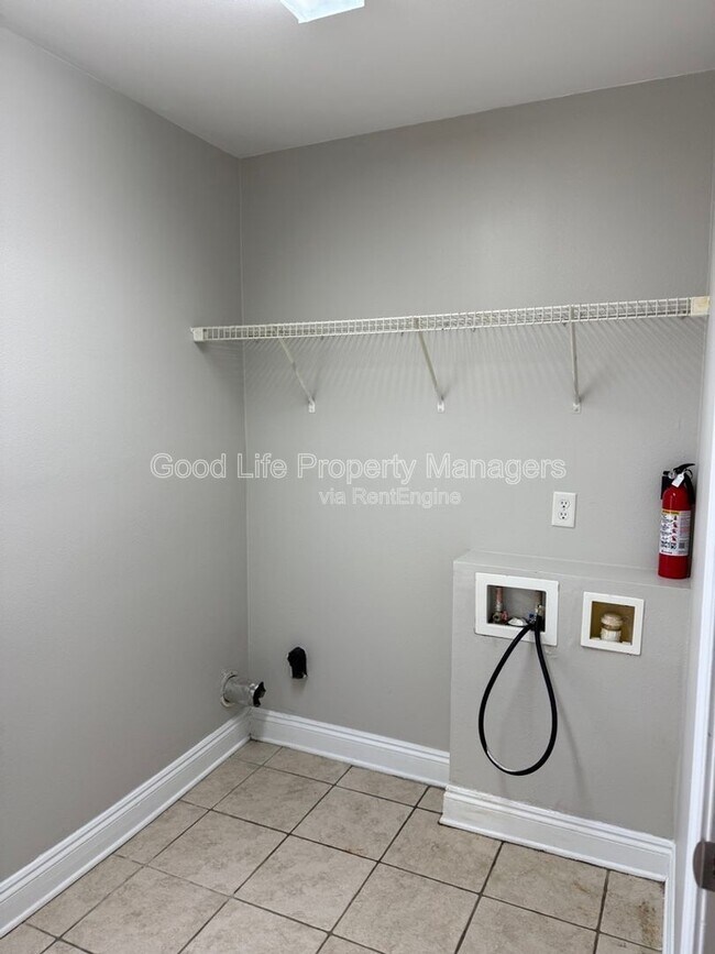 Building Photo - 8444 Chisholm Rd