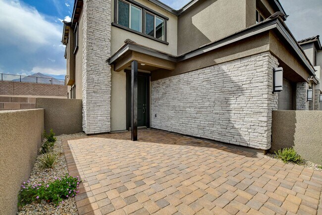 Building Photo - Spacious 3-Bed Summerlin Home with Den, Lo...