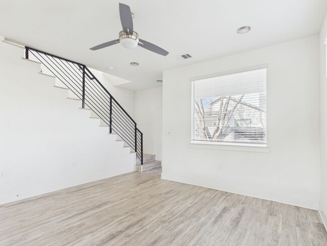 Building Photo - Modern Freestanding Condo with Private Yard Near Downtown Austin