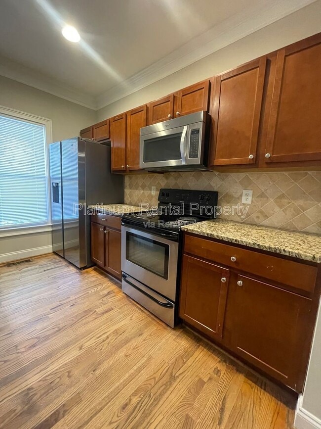 Building Photo - 750 Terry St SE