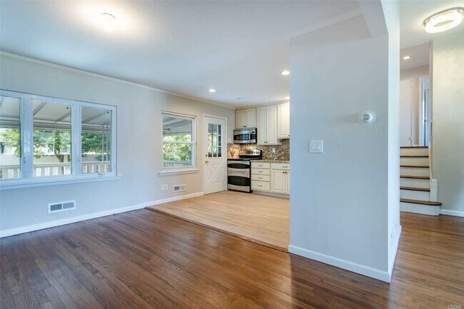 Building Photo - 15 Gainsville Dr