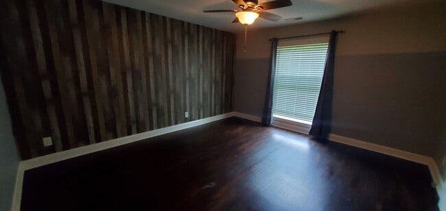 Building Photo - 1401 Carnsmore Dr
