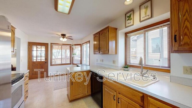 Building Photo - 204 Summerset Dr