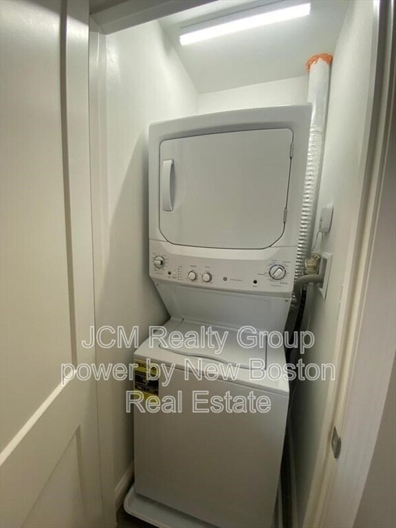 Building Photo - 67 Shepard St