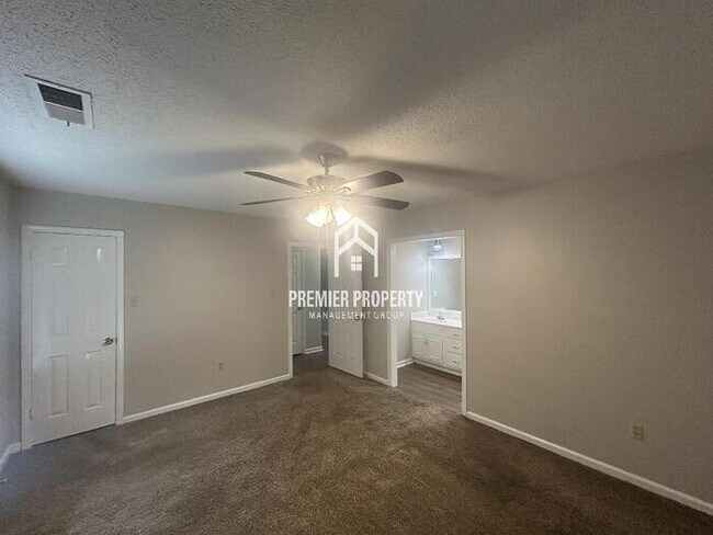 Building Photo - 7376 Hollorn Ln