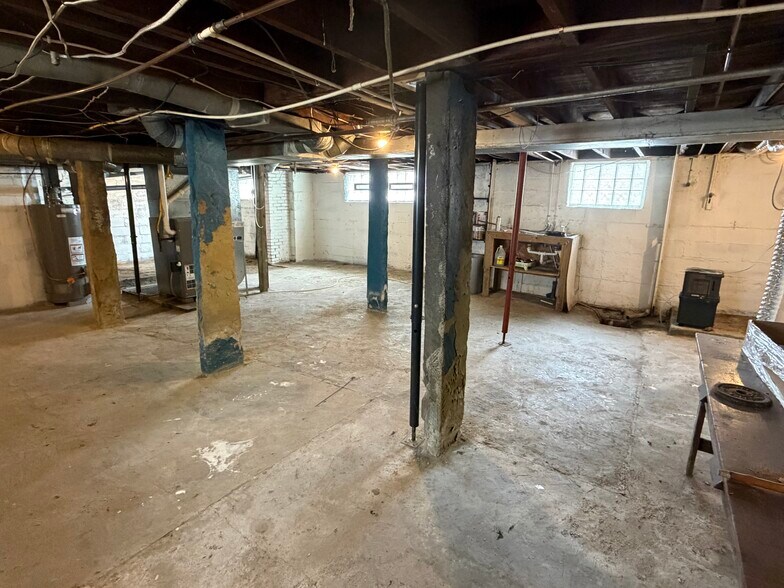 Building Photo - 44 Lebanon Ave