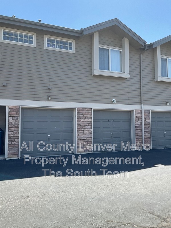 Building Photo - 3235 S Walden Ct