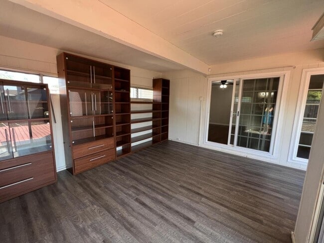 Building Photo - 317 Curie Dr