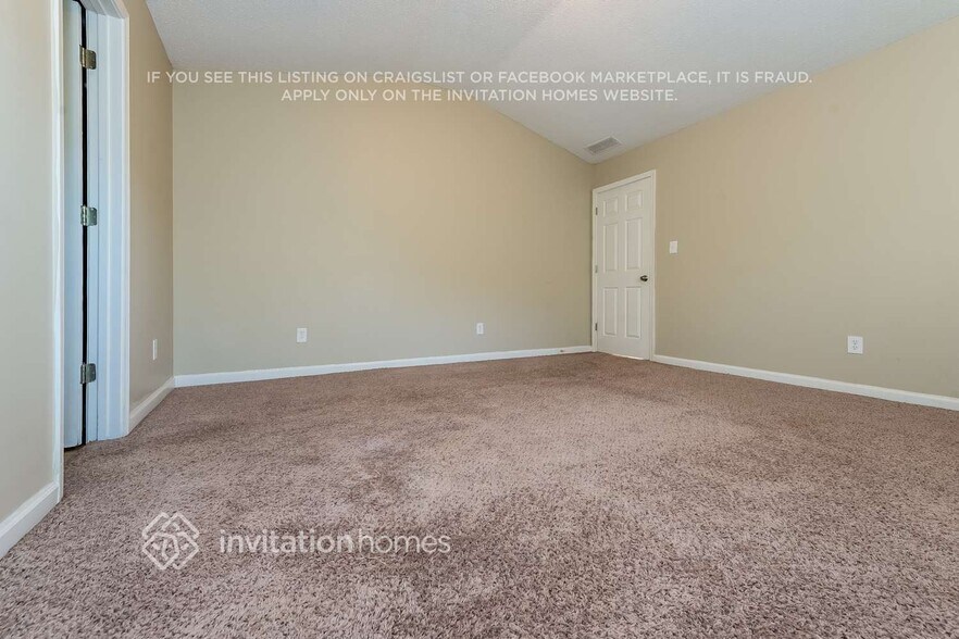 Building Photo - 265 Village Dr