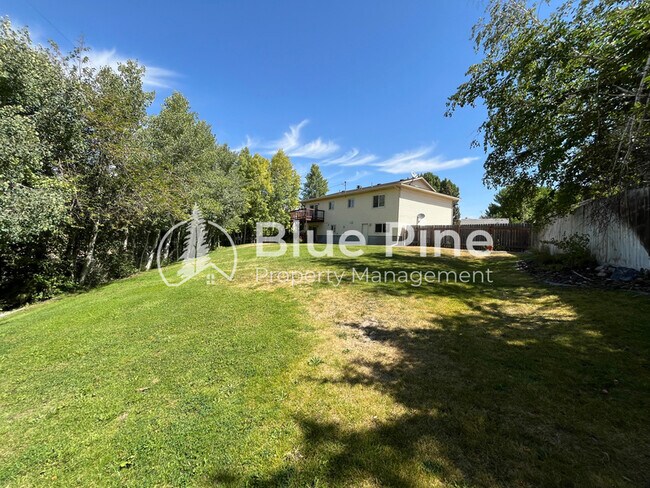 Building Photo - 395 Hemlock Cir