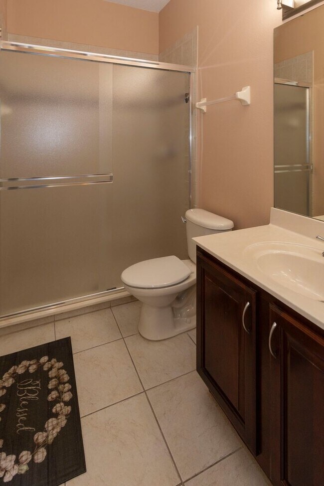Building Photo - BEAUTIFUL 5 Bedroom/4 Bath Home Located in...