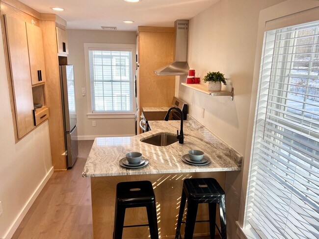 Building Photo - 179 Butternut St