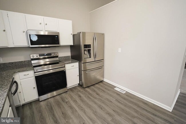 Building Photo - 28975 Aleine Ave