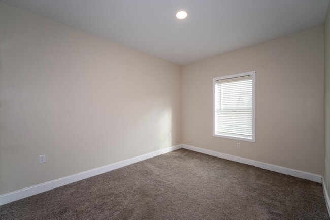 Building Photo - 71 Maple Grove Ln