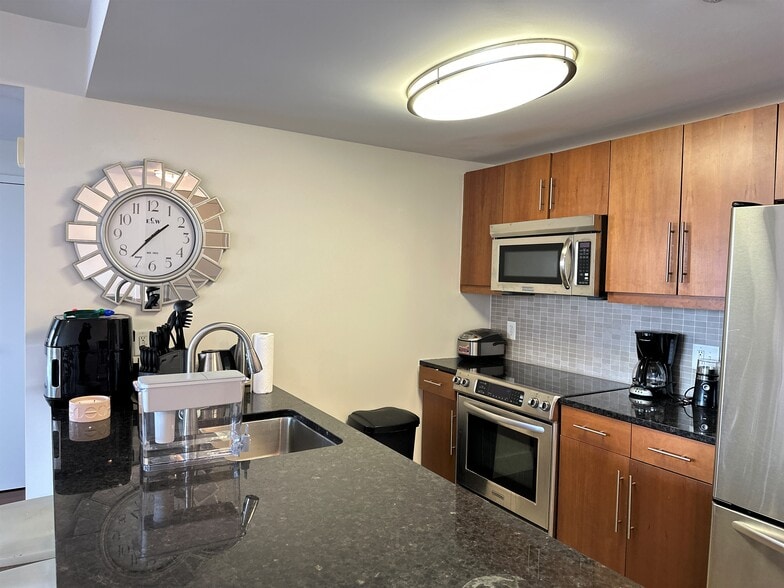 Building Photo - 88 Morgan St