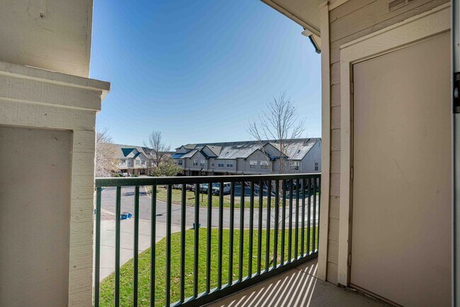 Building Photo - Townhouse for Rent in a Gated Community of...