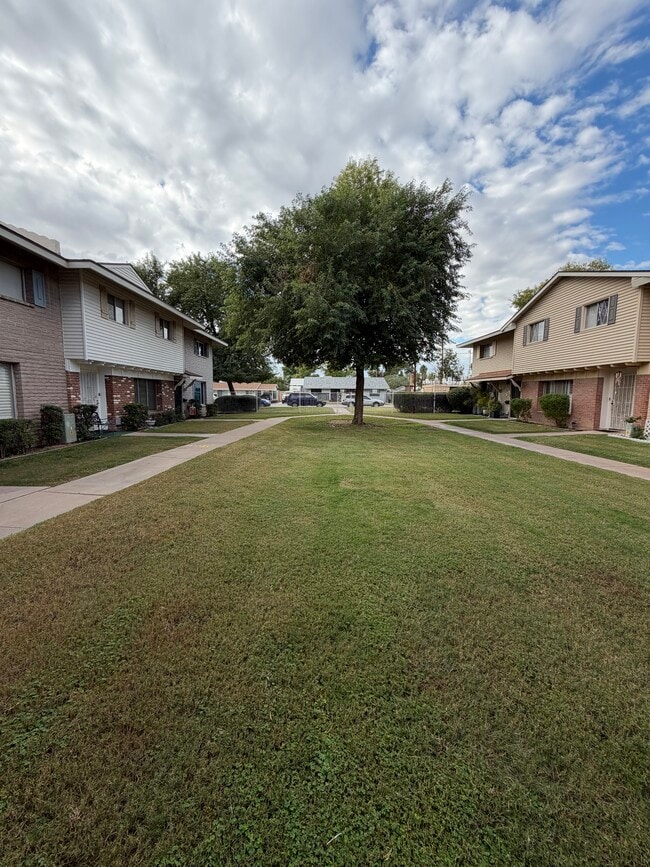 Building Photo - 4595 N 17th Ave