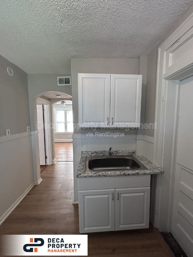 Building Photo - 4233 Ellenwood Avenue