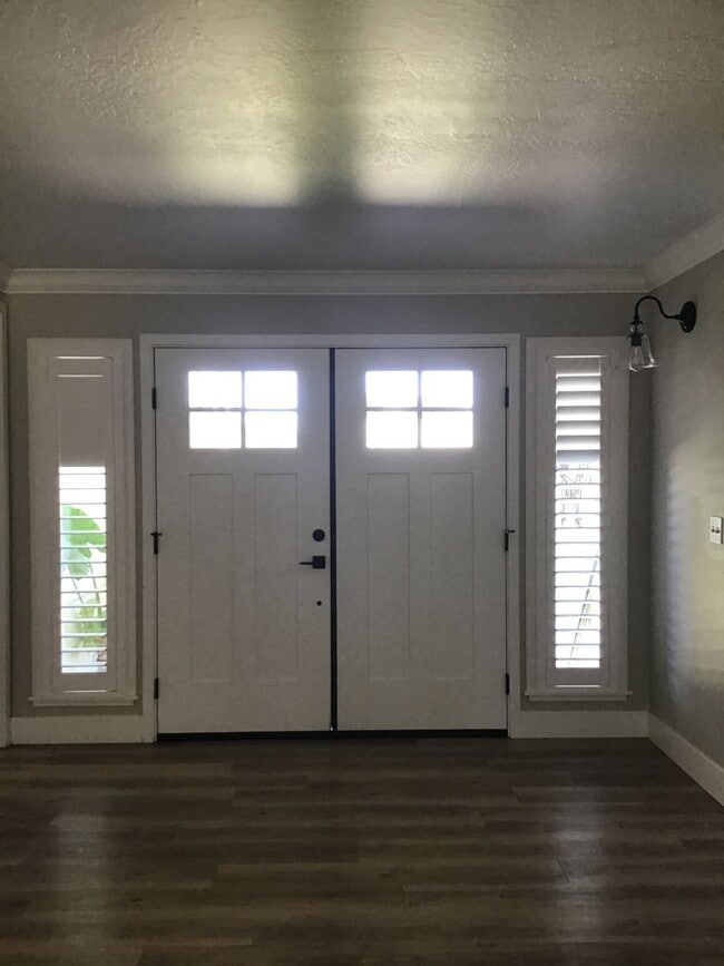 Building Photo - 3 Bedroom Home Coming Available