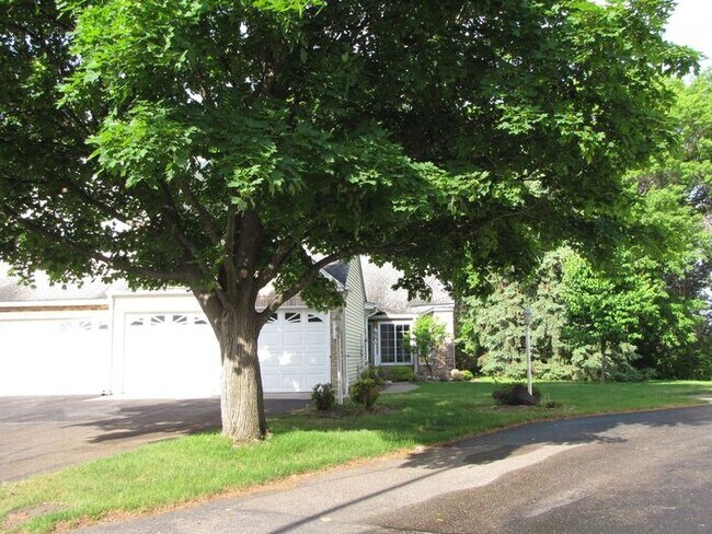 Building Photo - End Unit Single Level Townhouse, New Floor...