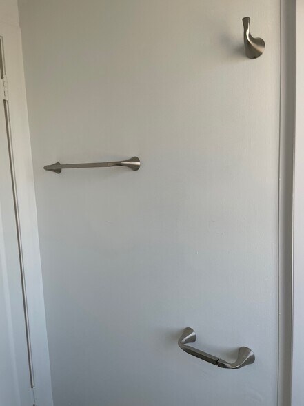 Upstairs Bathroom - 1581 E Downington Ave