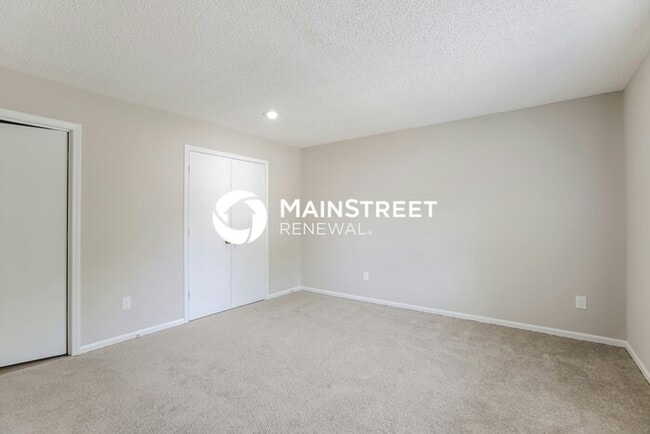 Building Photo - 3 Bedroom Pet-Friendly Home in LEES SUMMIT, MO with Main Street Renewal