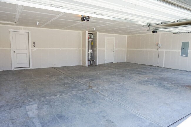 Building Photo - 3 Bedroom, 2 Bath Home  Built in 2022 - Po...
