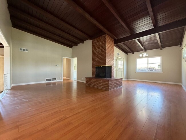 Building Photo - Stunning Mid-Century Modern Home  in Garden Grove