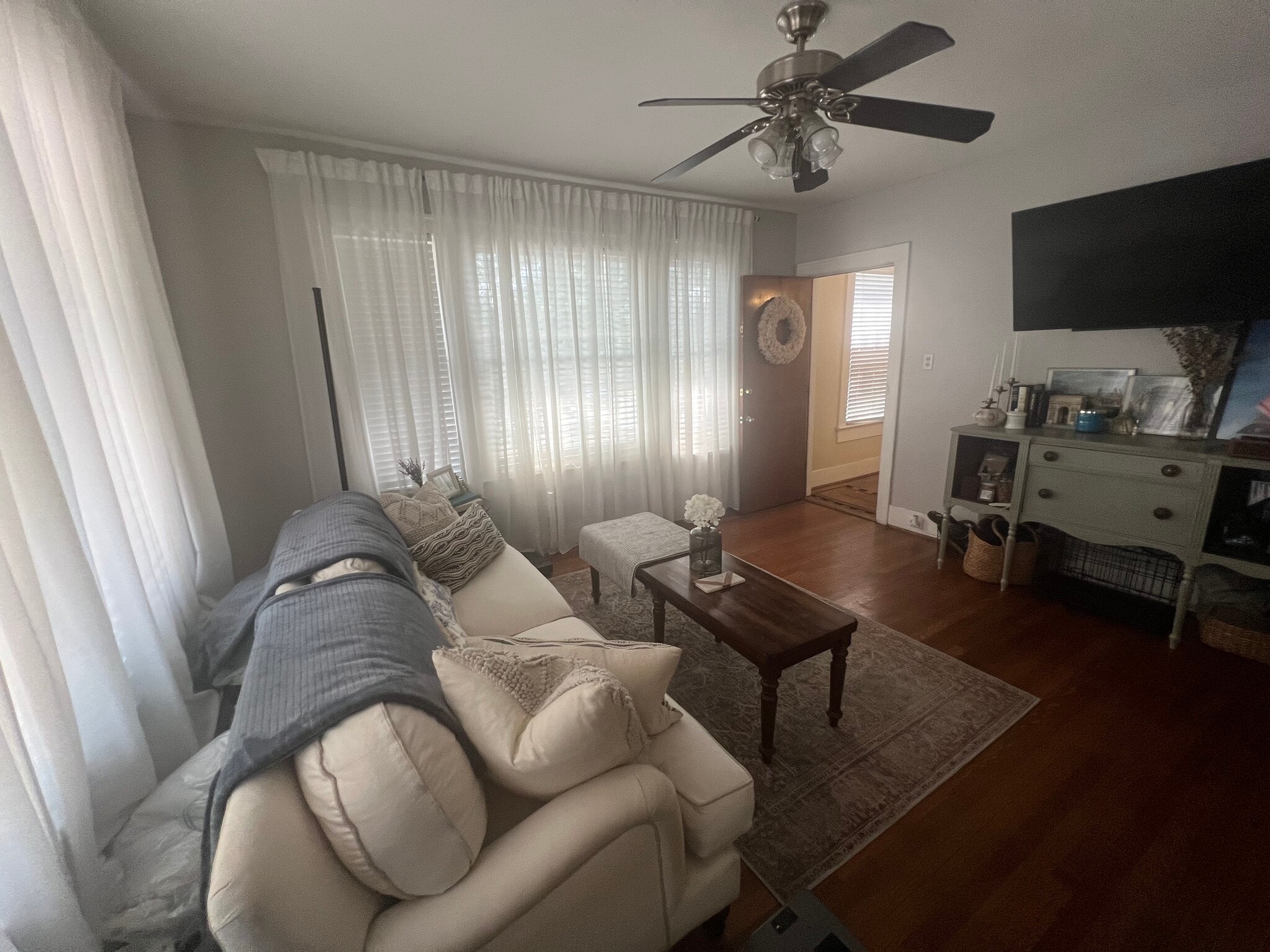 Enter into the spacious and bright living room - 1220 Waugh Dr